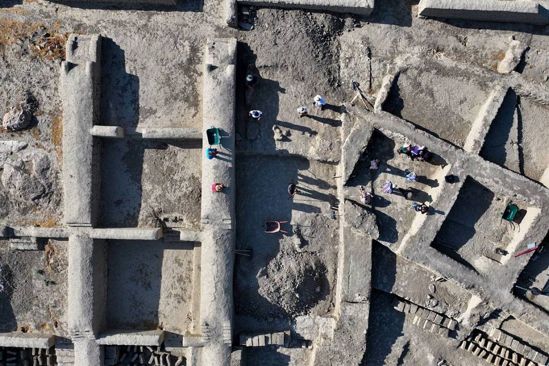 Odanın içindeki yığın, arkeologları şaşkına çevirdi! Urartular neden gizlemiş olabilir? 7